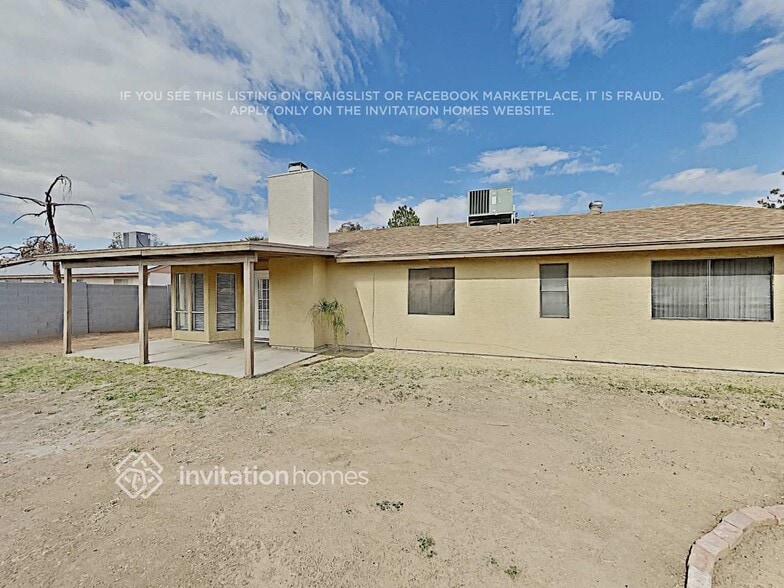 Building Photo - 8943 W Cinnabar Ave