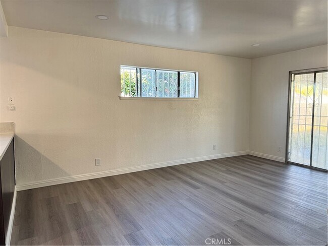 Building Photo - 1285 E Kingsley Ave