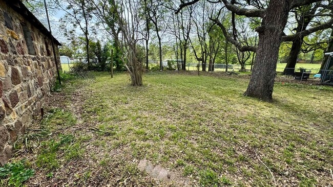 Building Photo - Move-In Ready 2 Bedroom Bungalow
