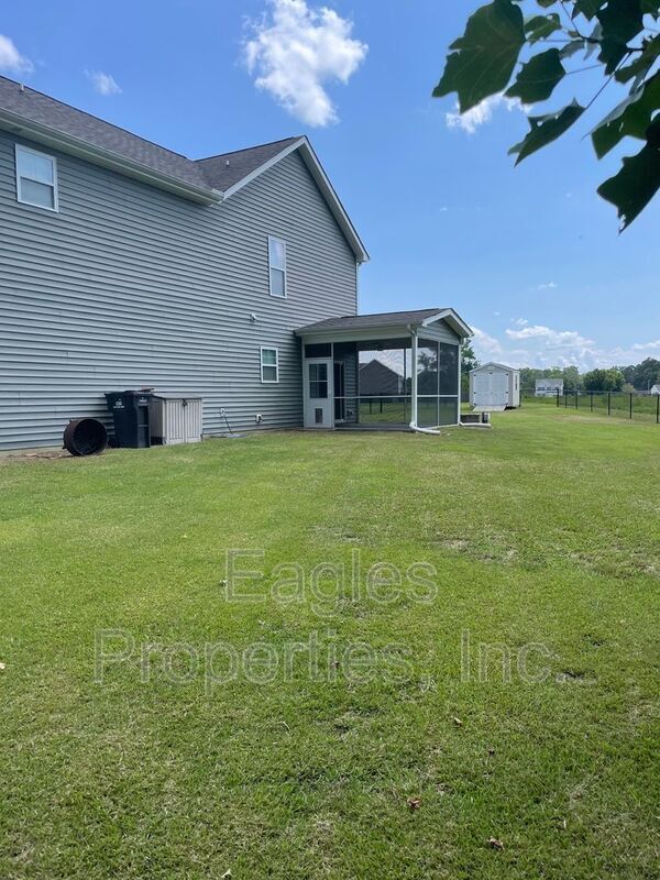 Building Photo - 103 Dartha Ct
