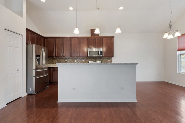 Building Photo - 2528 Dunraven Ave