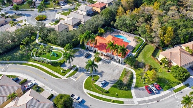 Building Photo - 3544 Lakewood Pl