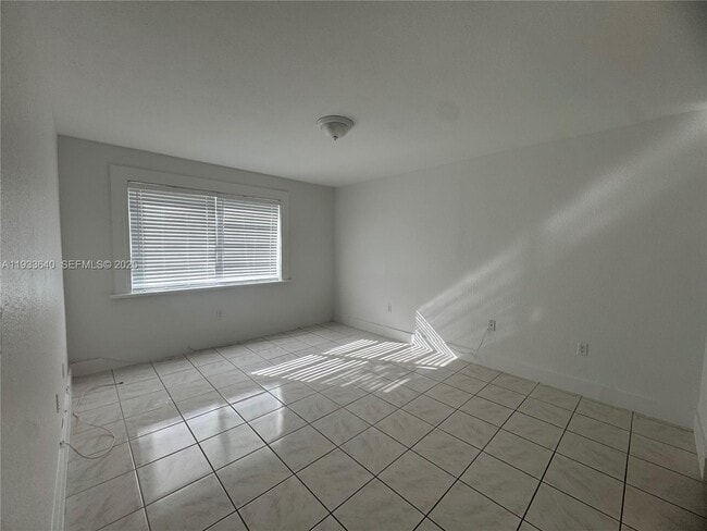 Building Photo - 1221 SW 122nd Ave