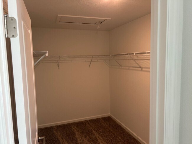 Building Photo - Spacious Corner Unit 3BR/2.5BA Townhome in Kissimmee!