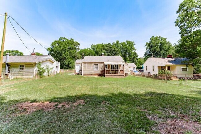 Building Photo - Charming 2 Bedroom in Greenville!