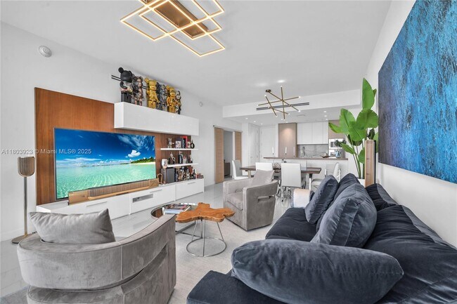Building Photo - 15701 Collins Ave