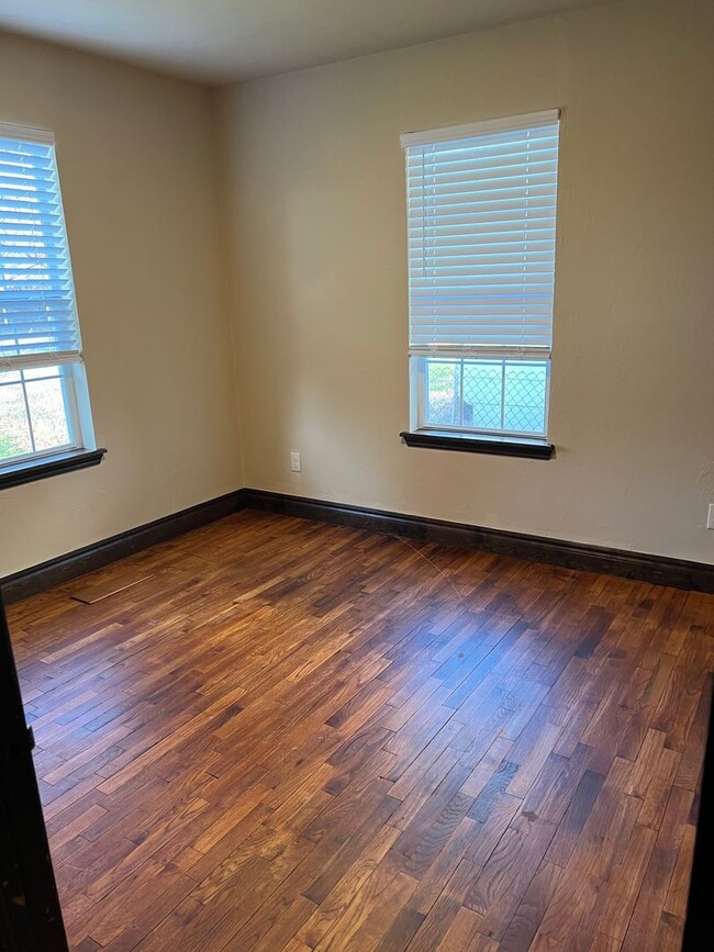 Building Photo - Cute Home for Lease