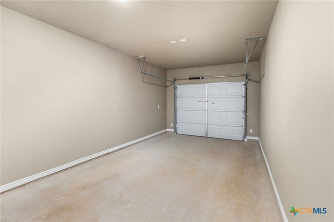 Building Photo - 408 W Avenue C