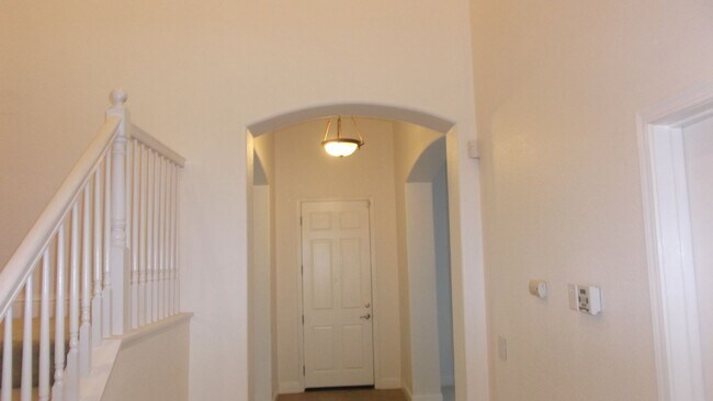 Building Photo - Excellent Elk Grove Location, Spacious 4 bedroom home with office, sitting parlor, and large kitchen