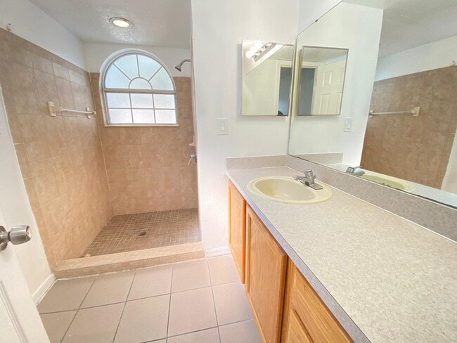 Building Photo - 2751 N Poinciana Blvd