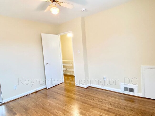 Building Photo - 5514 Chillum Pl NE