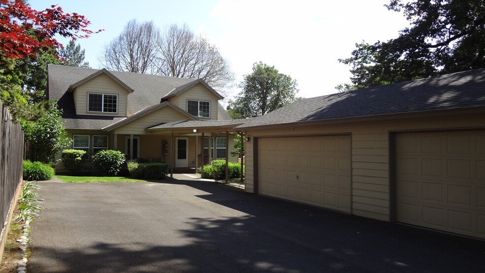 Building Photo - 3312 SE Concord Rd