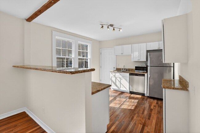 Building Photo - 3132 Robert St