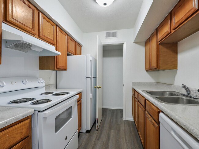 Building Photo - Spacious 3-Bedroom Apartments in Dallas – Starting at Just $1,350/Month
