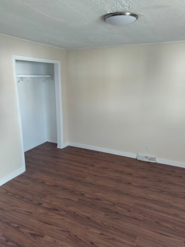 Building Photo - 226 Martin St