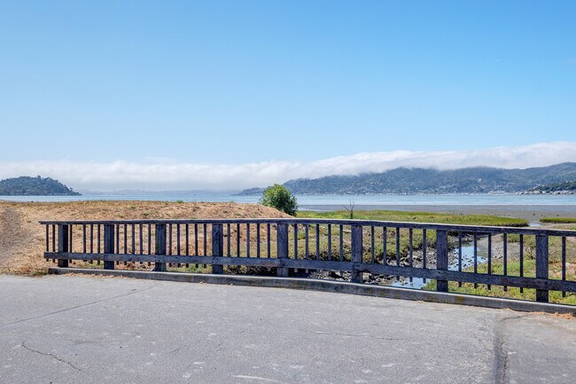 Building Photo - 90 Geldert Dr