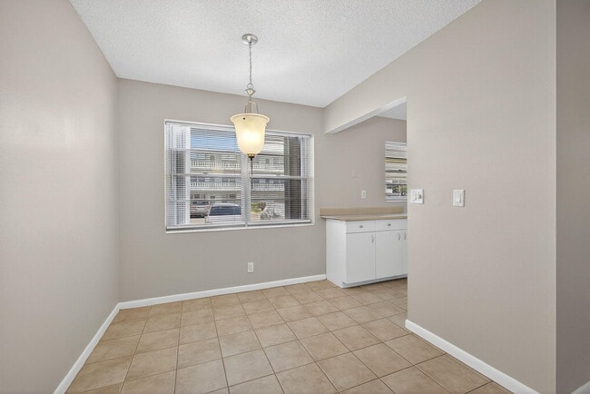 Building Photo - 27 Andover B