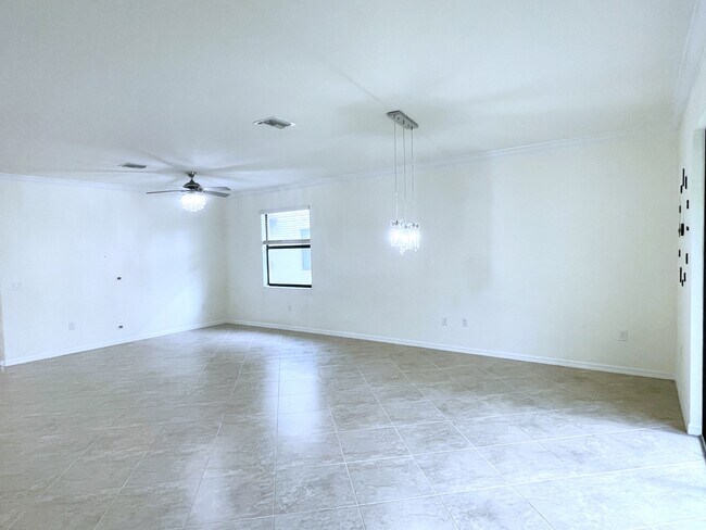 Building Photo - 9359 Foxglove Ln