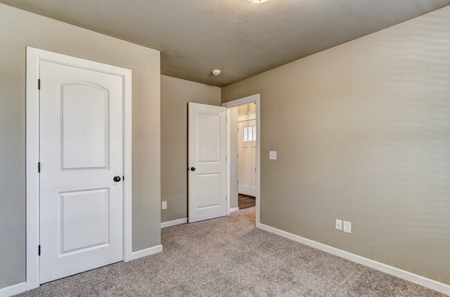 Building Photo - NEWER HOME IN MUSTANG SCHOOL DISTRICT AVAI...