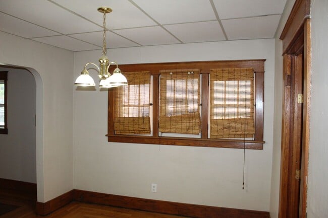 Building Photo - 813 E Third St