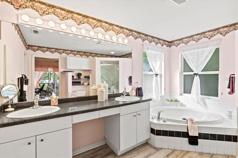 Building Photo - 5128 18th Ln E