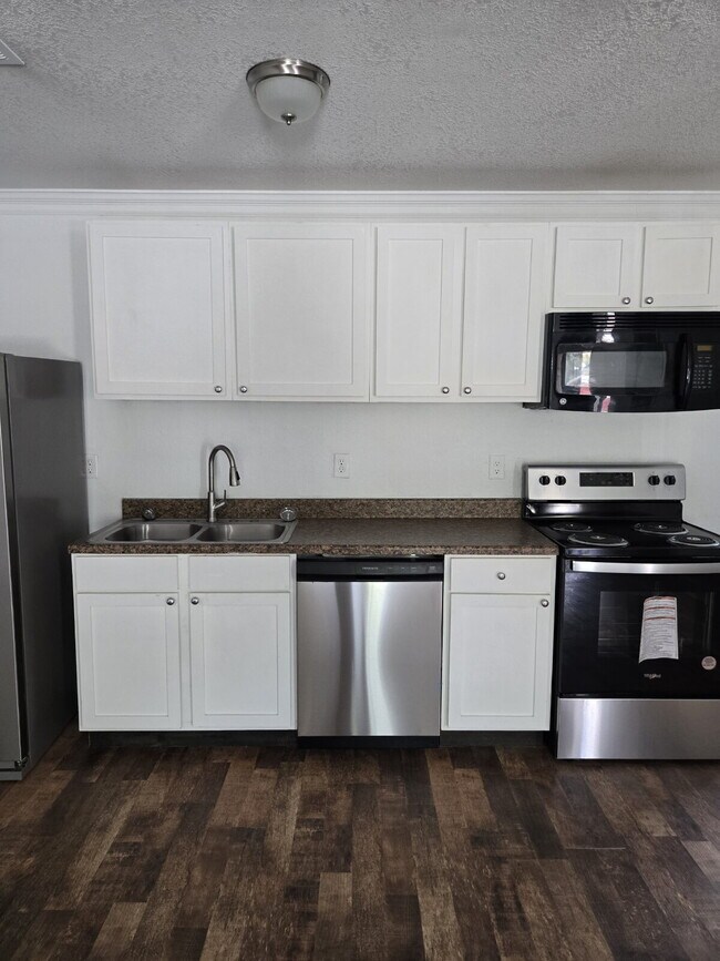 Building Photo - Oversized ONE Bedroom *HALF OFF YOUR FIRST MONTH*