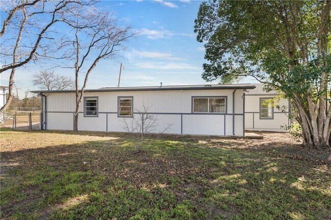 Building Photo - 4806 Pecan Springs Rd