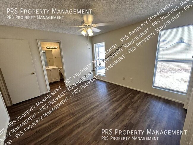 Building Photo - 3226 N Sycamore Pl