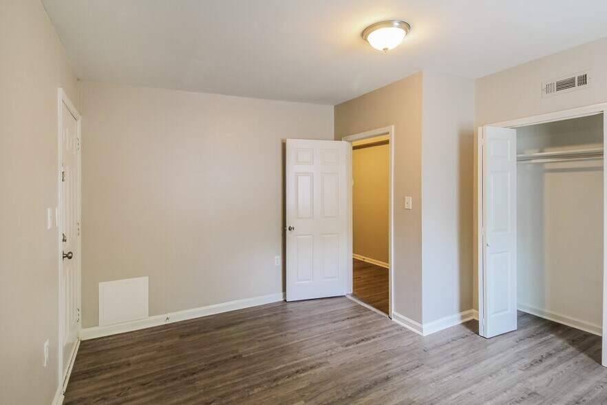 Building Photo - 1135 Clark St