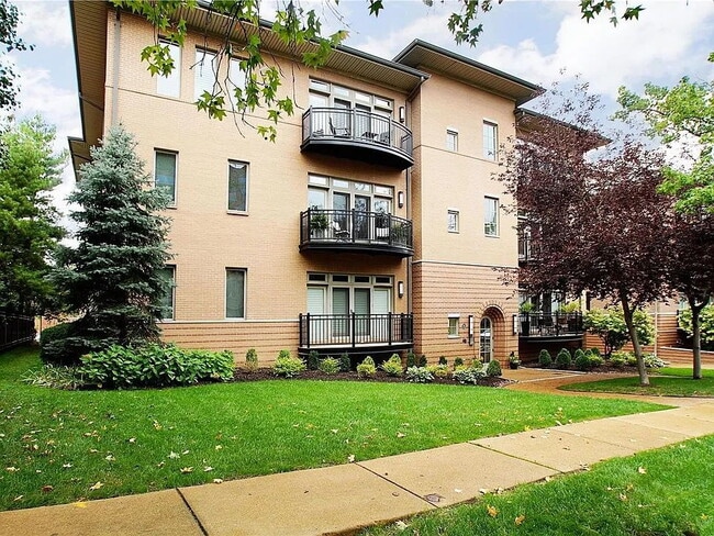 Building Photo - "Luxurious Living Awaits: Spacious 2-Bed, 3-Bath Apartment in Prime Clayton Location!"