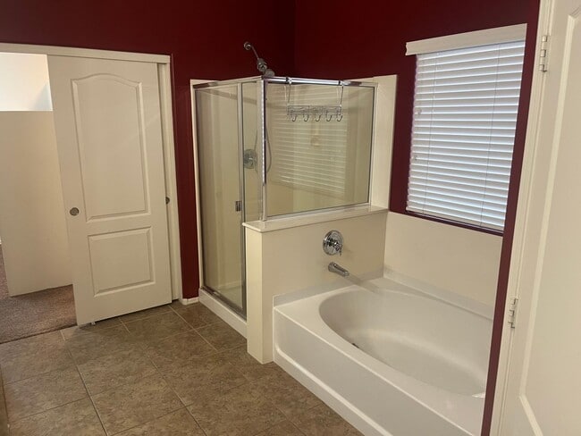 Building Photo - 16412 W Hope Dr