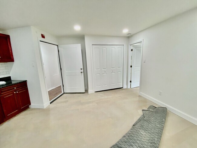 Building Photo - 2626 S Watts St.