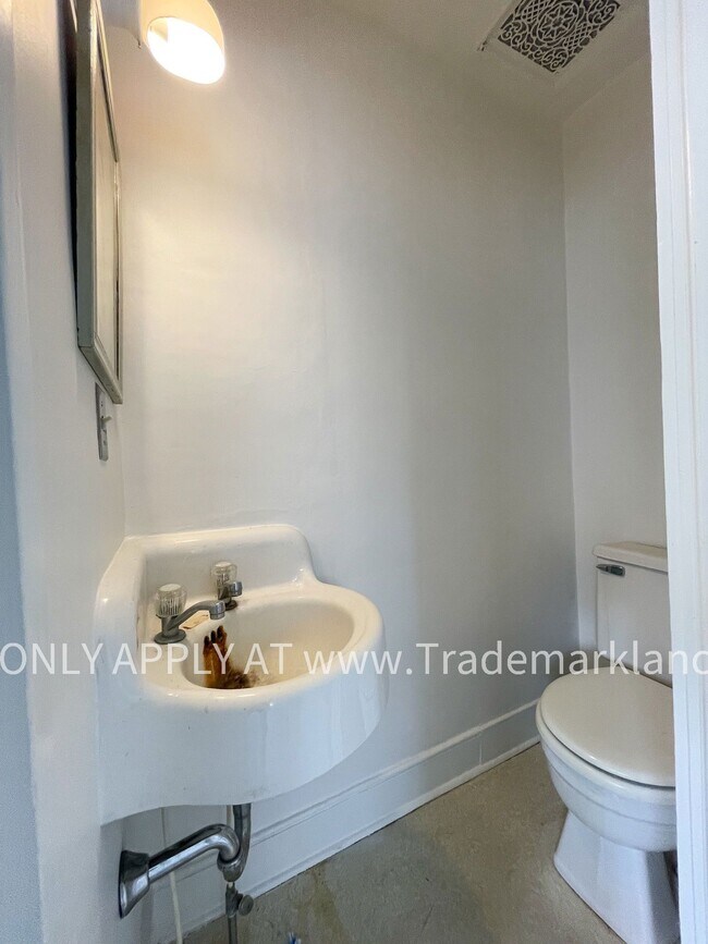 Building Photo - 763 Manor St