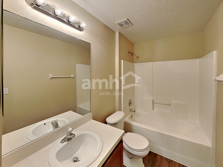 Building Photo - 1110 Bluegrass Dr