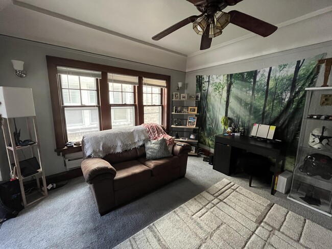 Building Photo - 4625 S Lake Dr