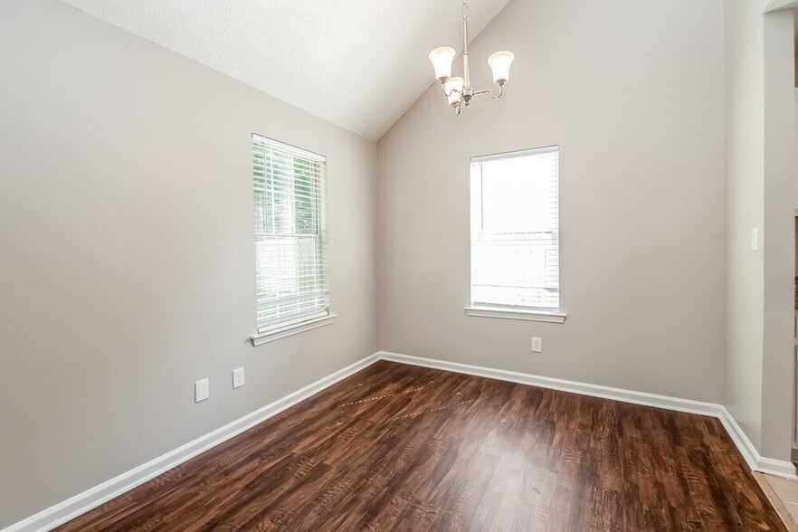 Building Photo - 630 W Manor