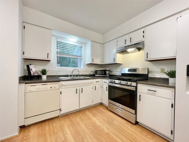 Building Photo - 6 Lea Oak Ct