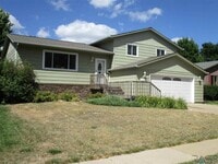 Building Photo - MULTI-LEVEL 3 BD, 2 BA HOUSE WITH FENCED IN YARD, DOUBLE ATTACHED GARAGE, SHED, MURPHY BED, 3 FAM...