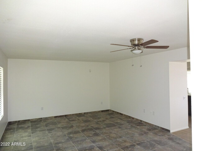 Building Photo - 9930 W Oak Ridge Dr