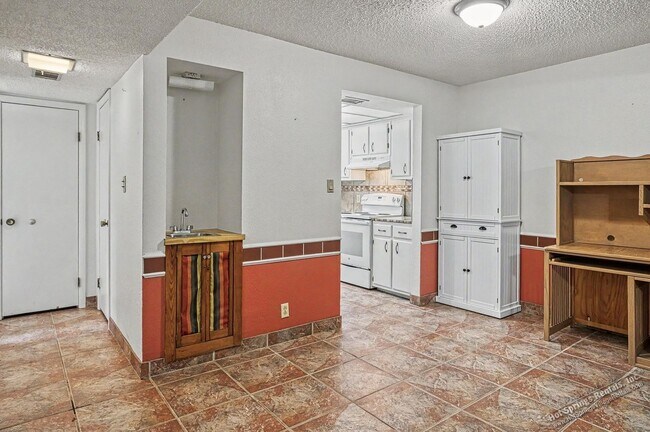 Building Photo - 119 Emperado Way