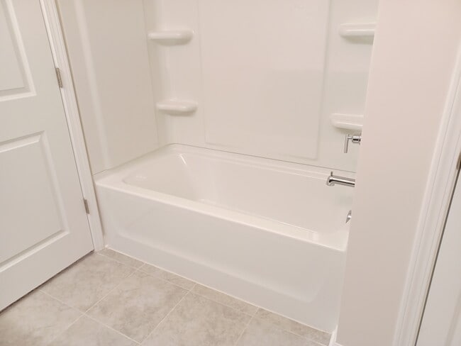 Building Photo - 1006 Depot Dr