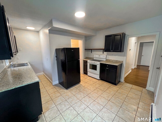 Building Photo - 8 Locust St