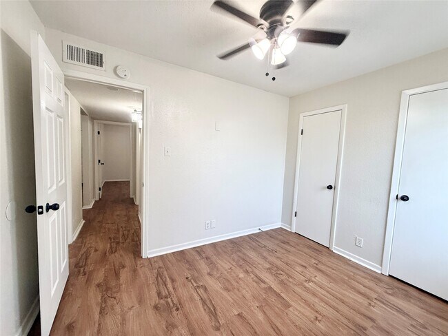 Building Photo - 941 S Walker St