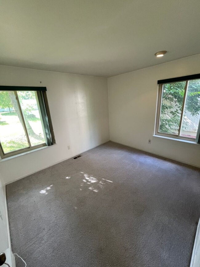 Building Photo - 3479 Fieldview Ave