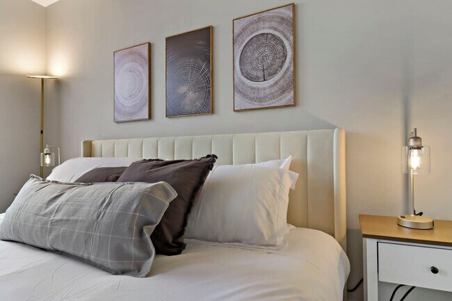 Building Photo - 255 N Addison Ave