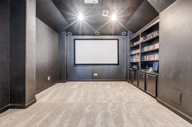 Building Photo - 8 Cypress Point Ct