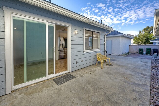 Building Photo - 806 Windward Ln