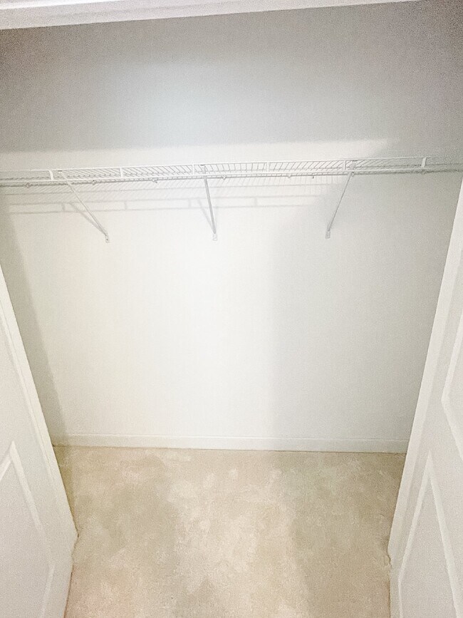 Building Photo - Pet Friendly End Unit Townhome