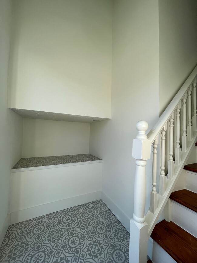 Building Photo - 5821 Catina St