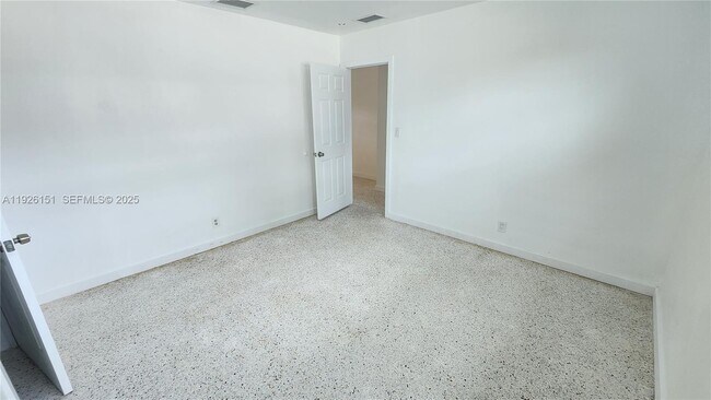 Building Photo - 4555 SW 32nd Ave